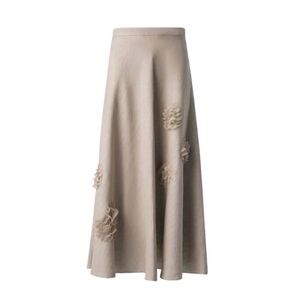 Akris punto Women's Beige A-Line Maxi Skirt with Floral Appliqué